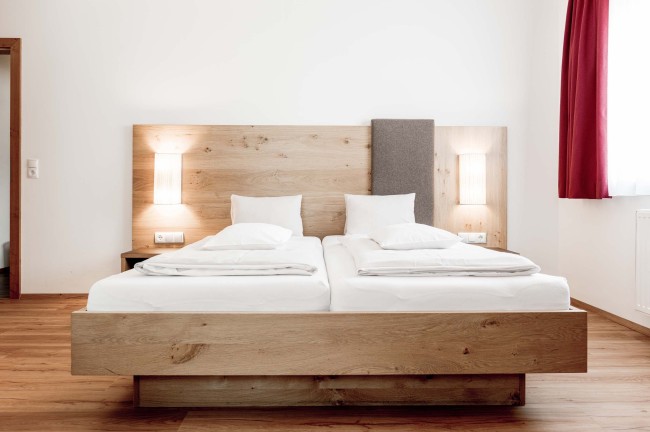 Doppelbett im FRIENDS Apartment