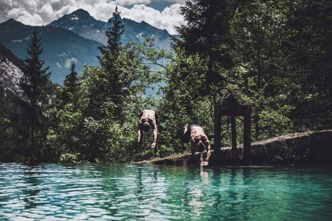 Schwimmen im Bergsee
