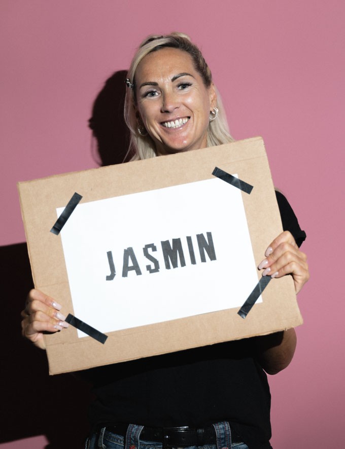 Jasmin mit Lächeln