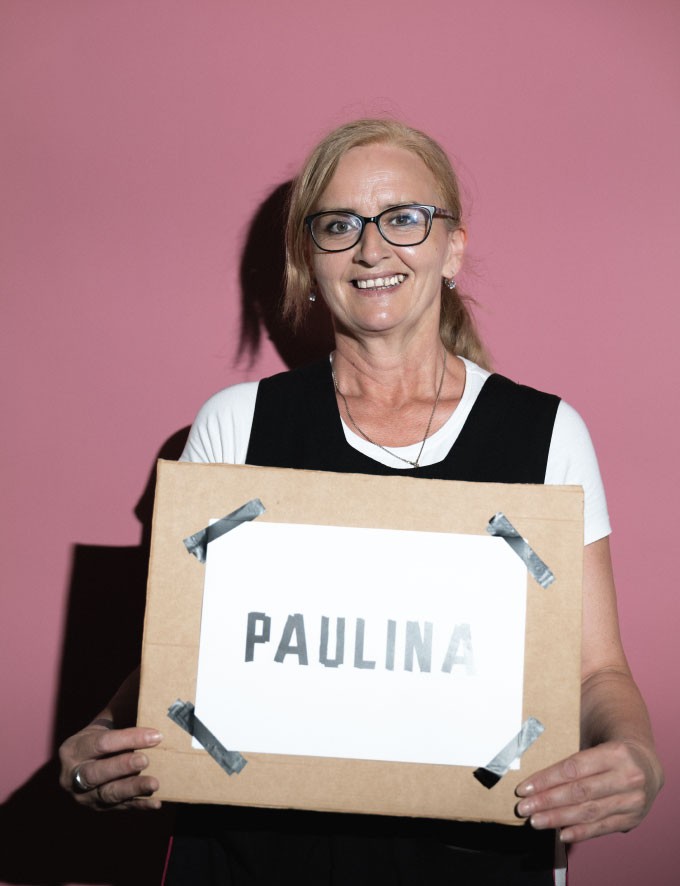 Paulina mit Lächeln
