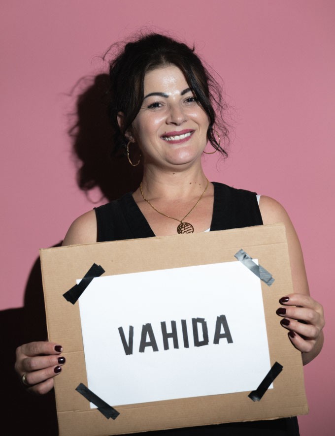 Vahida mit Lächeln