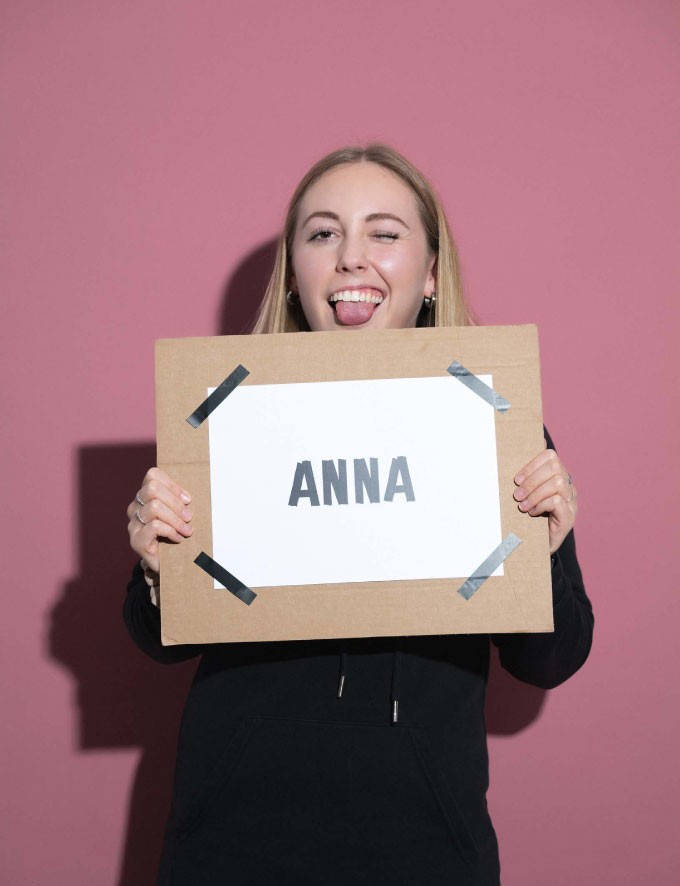 Anna mit Grimasse