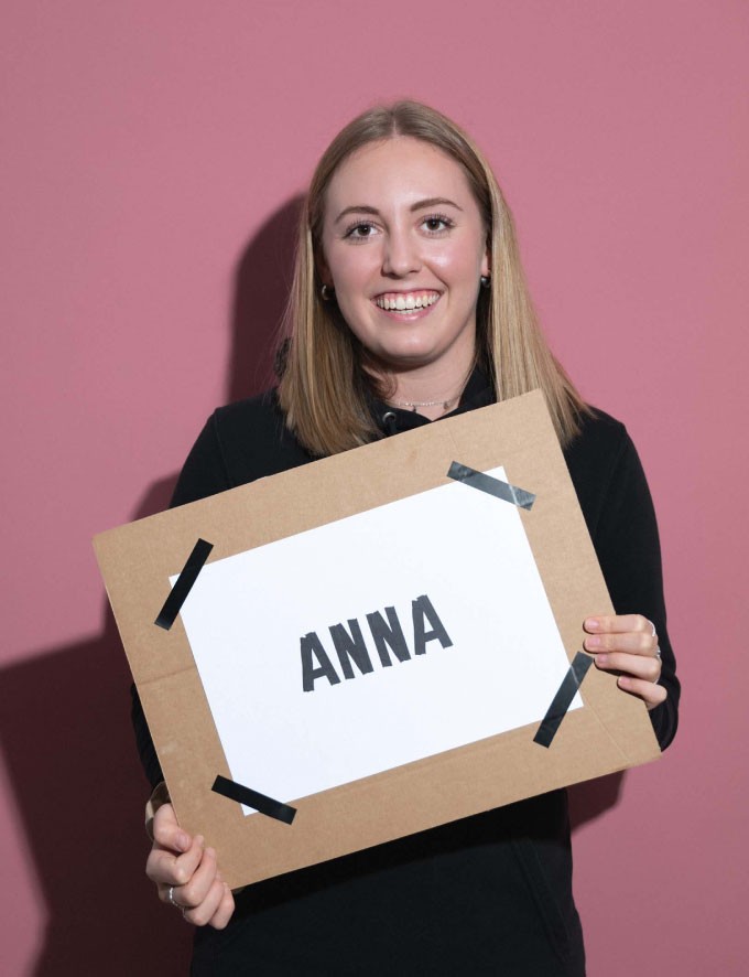 Anna mit Lächeln