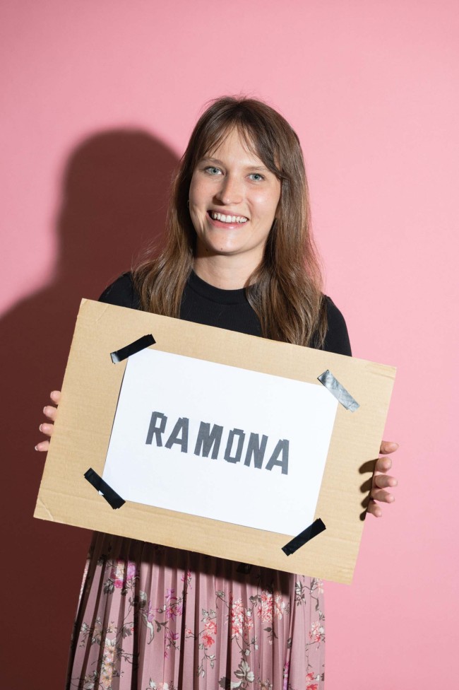 Ramona mit Lächeln